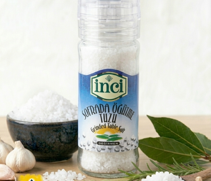 Sofrada Öğütme Tuzu Değirmen